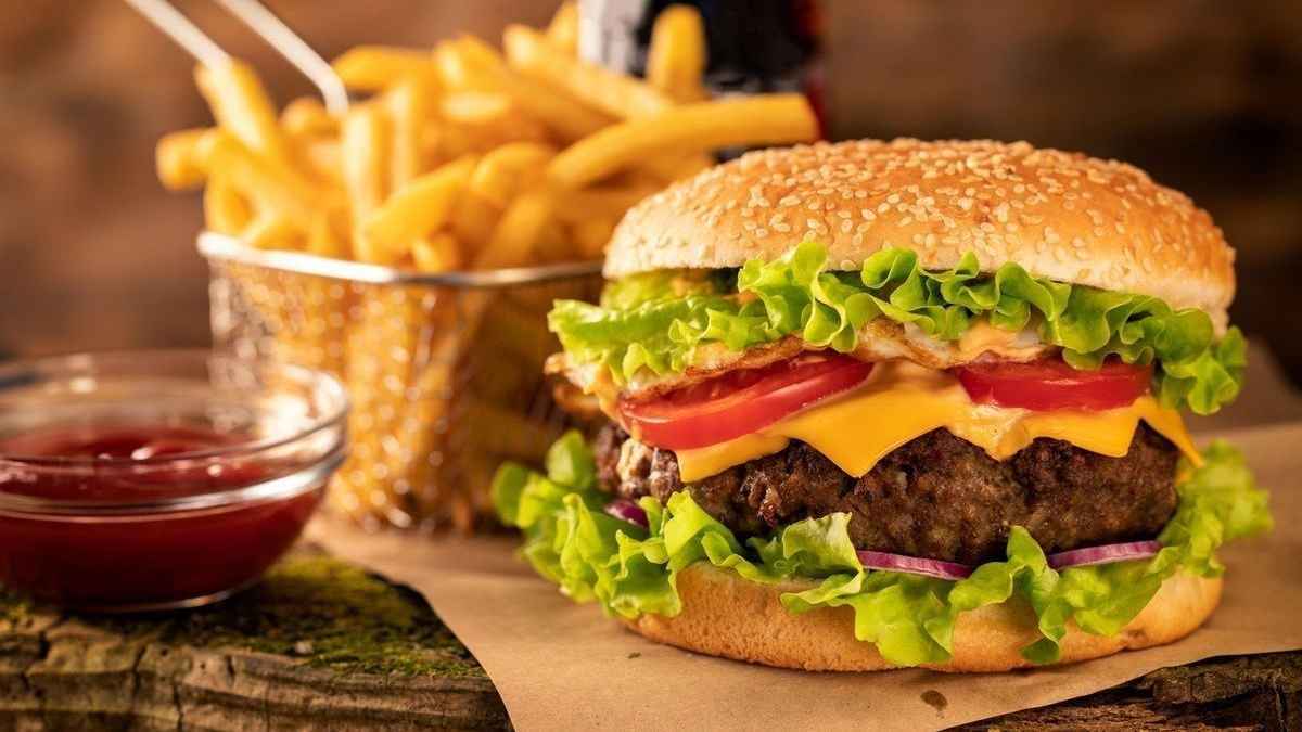 "ضد السمنة والسكري".. المكسيك تحظر الوجبات السريعة بالمدارس