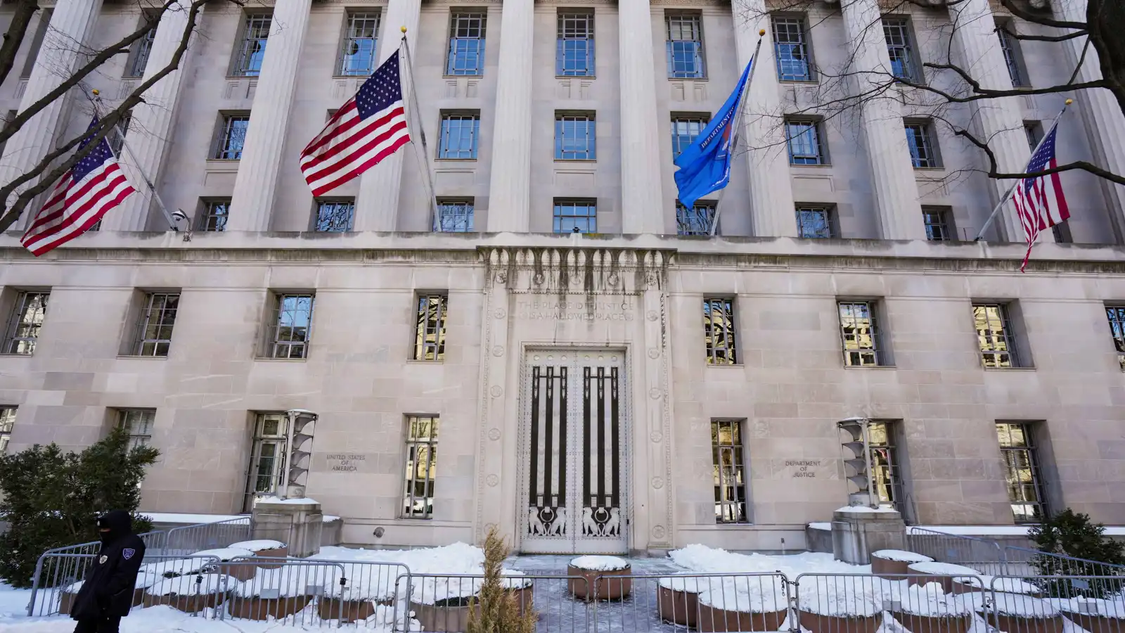 إفراج خاطئ عن وثائق إبستين.. وزارة العدل الأمريكية تتدخل لسحب المعلومات الحساسة