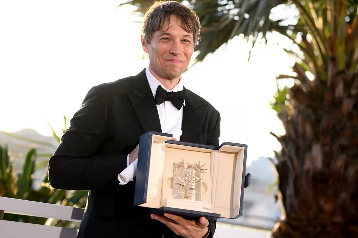 شون بيكر يوجه رسالة بعد نيل "السعفة الذهبية" في كان السينمائي