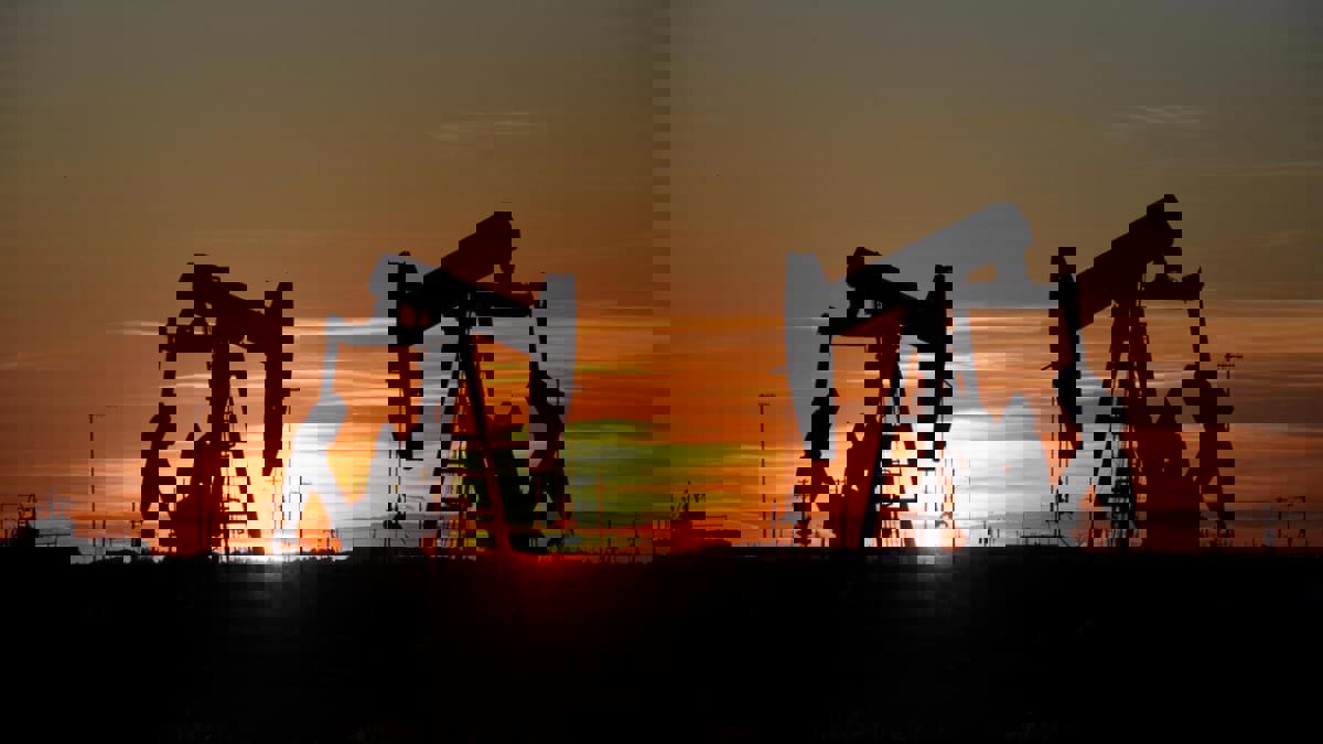 النفط يرتفع نتيجة ضغوط الصراع الأوكراني وقلة المعروض