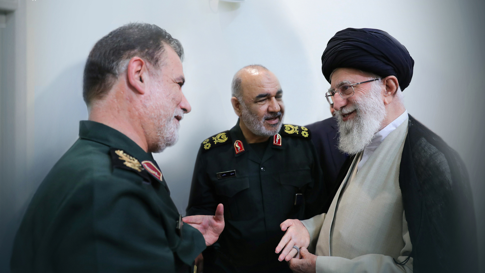 قُتل مع نصر الله.. خامنئي ينوي الصلاة على جثمان نيلفروشان