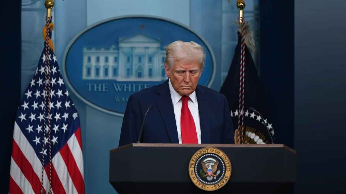 ترامب يعلن مصرع جميع ضحايا حادثة تصادم طائرتين فوق مطار ريغان