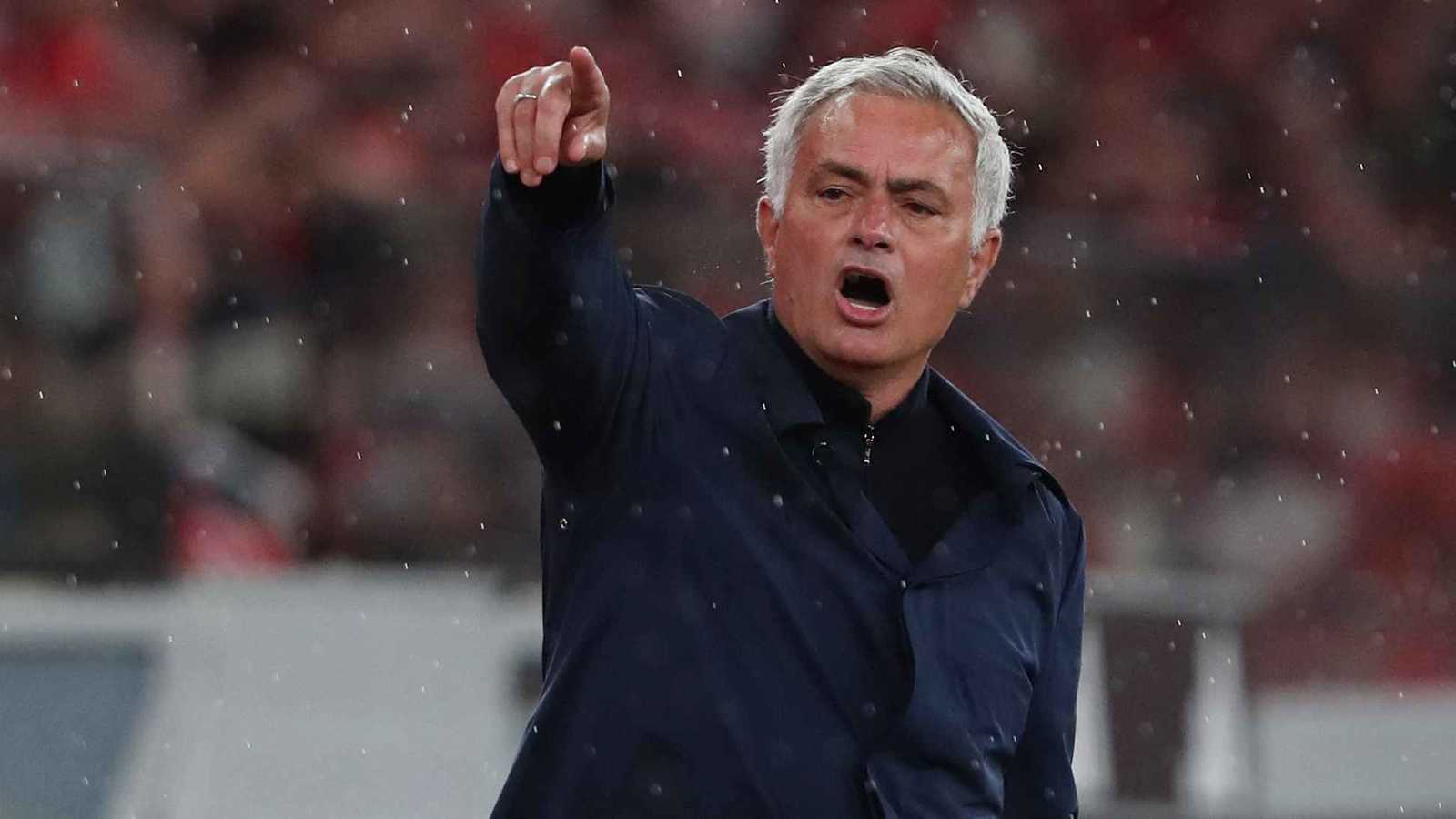كم سيدفع ريال مدريد لإنهاء عقد مورينيو مع بنفيكا؟ 