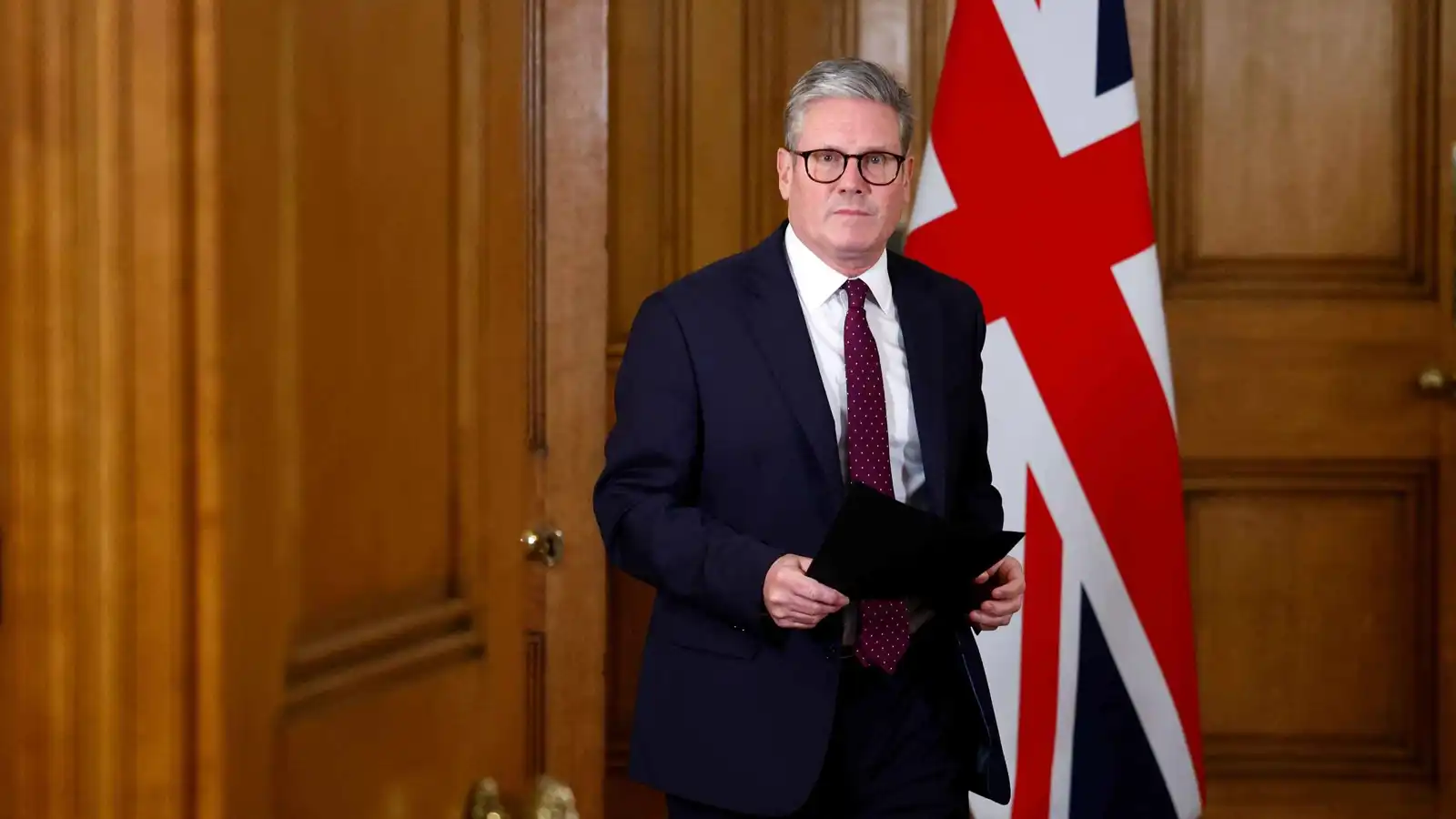 تحالفات و"كواليس سرية" في حزب العمال.. هل تسقط حكومة ستارمر؟