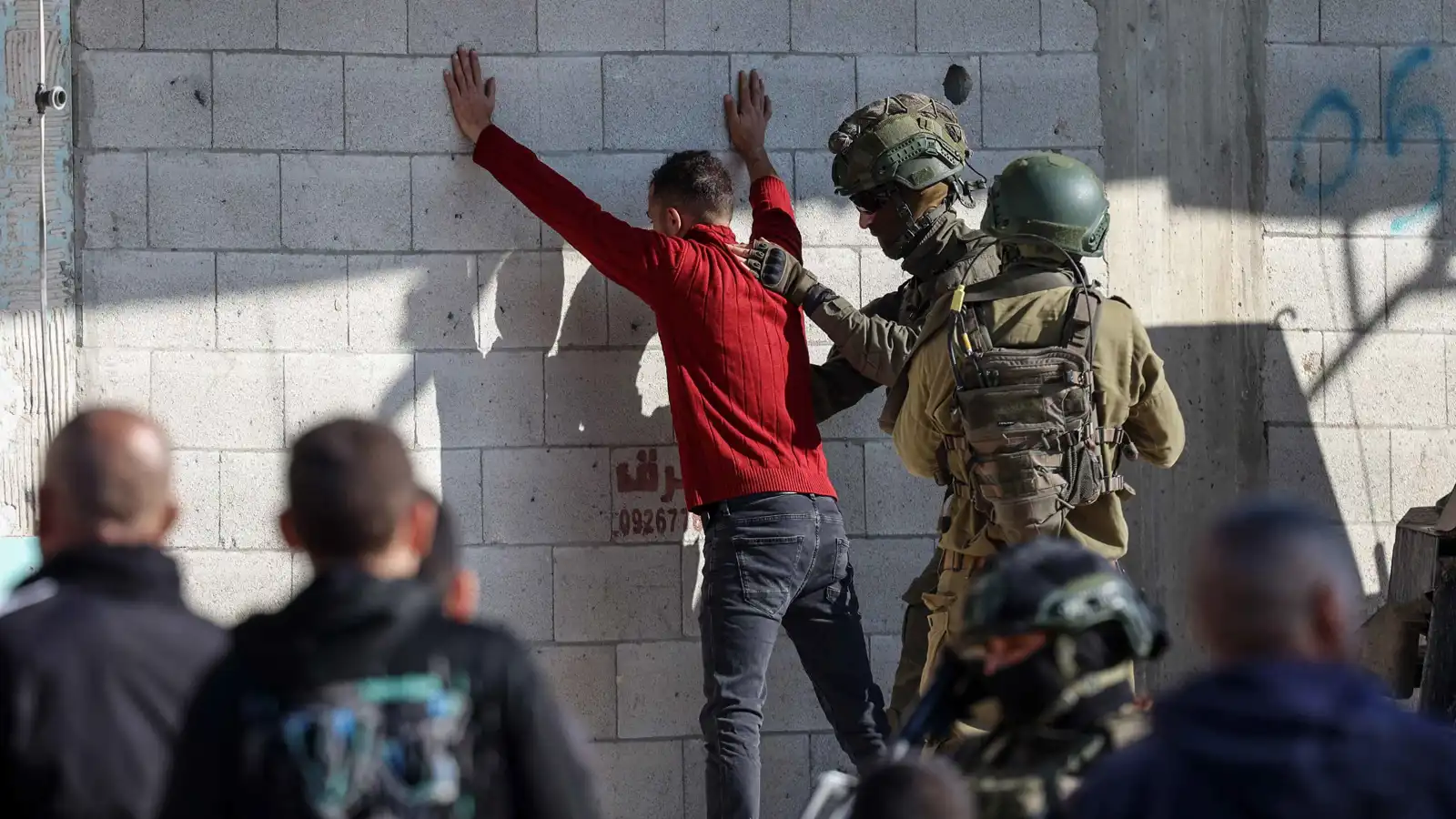 قائد إسرائيلي يكشف عمليات مطاردة ليلية لـ"أطفال الحجارة" بالضفة الغربية