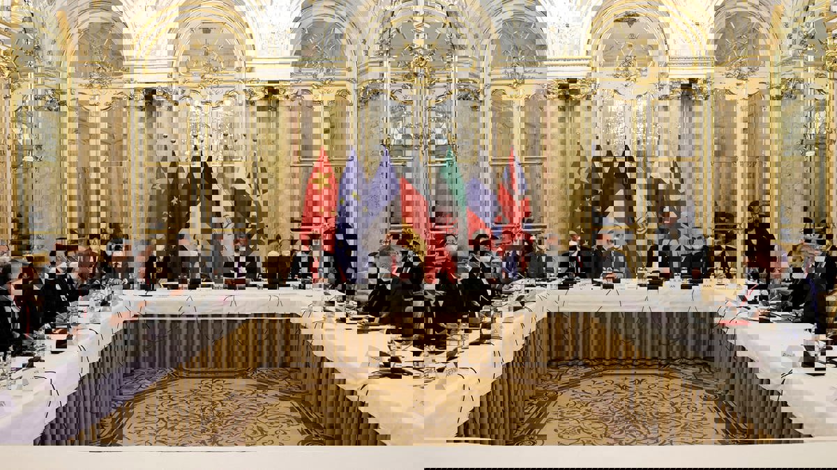 صحيفة تابعة لخامنئي: التفاوض المباشر مع واشنطن "خدعة أمريكية"