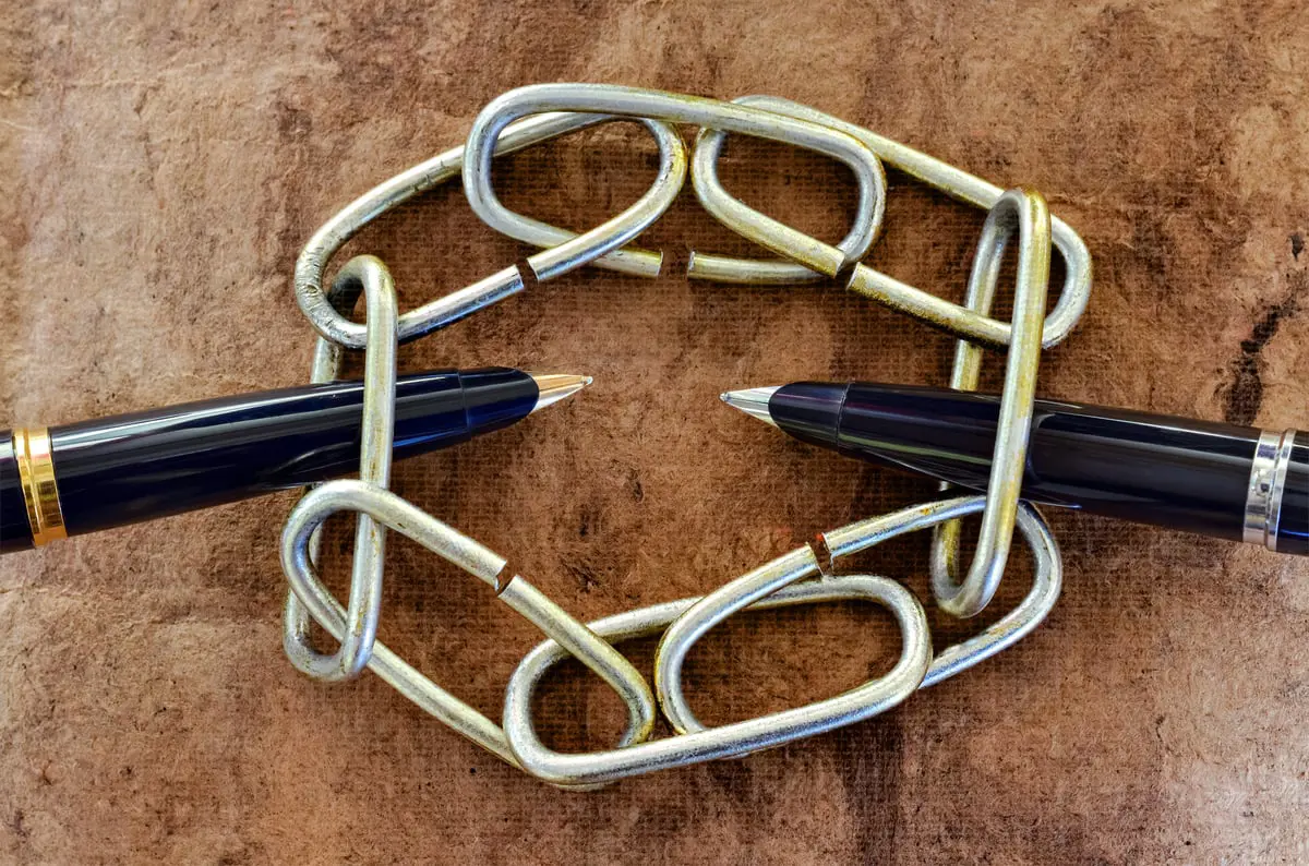 بعد فوز "قناع  بلون السماء" بجائزة البوكر.. إليك أبرز روائع أدب السجون