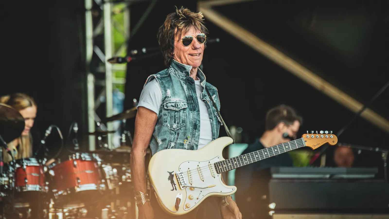 بيع آلات أسطورة الروك جيف بيك الموسيقية بمبلغ "صادم"