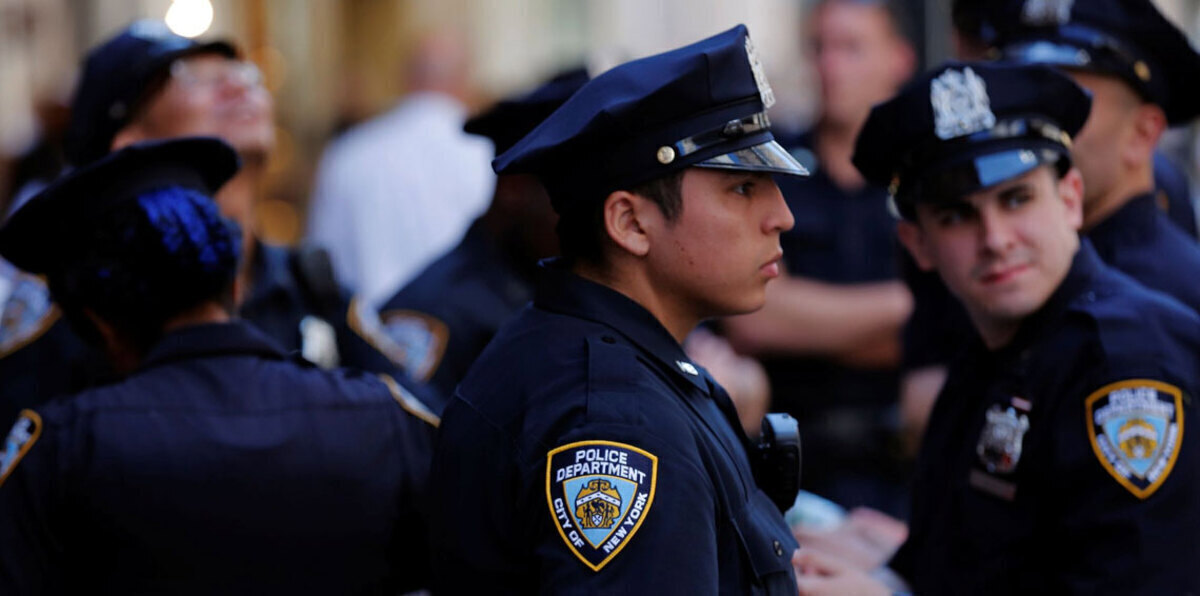 اتهام معلم سابق وشقيقه بمحاولة تصنيع قنبلة‎ في نيويورك