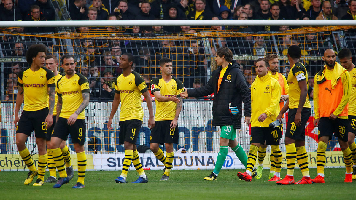 آمال بروسيا دورتموند في لقب الدوري الألماني تتلقى ضربة قوية بالسقوط أمام شالكه