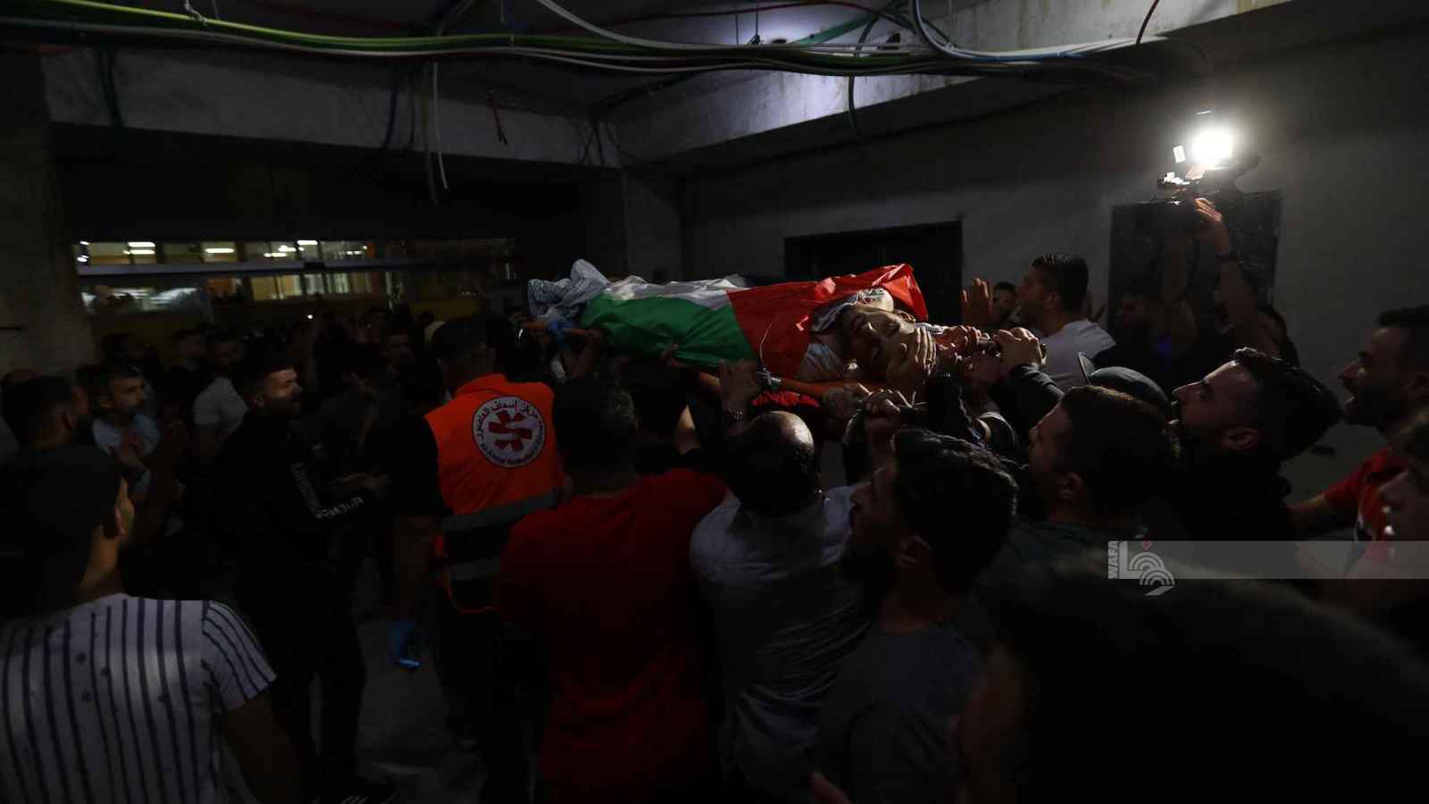 مستوطنون يقتلون 3 فلسطينيين بهجوم على بلدة في الضفة الغربية