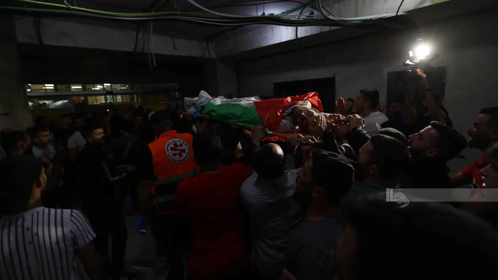 مستوطنون يقتلون 3 فلسطينيين بهجوم على بلدة في الضفة الغربية