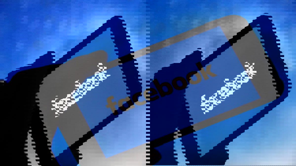 تروج لنظريات المؤامرة.. فيسبوك يحذف مجموعة كيو آنون المساندة لترامب في الانتخابات الأمريكية