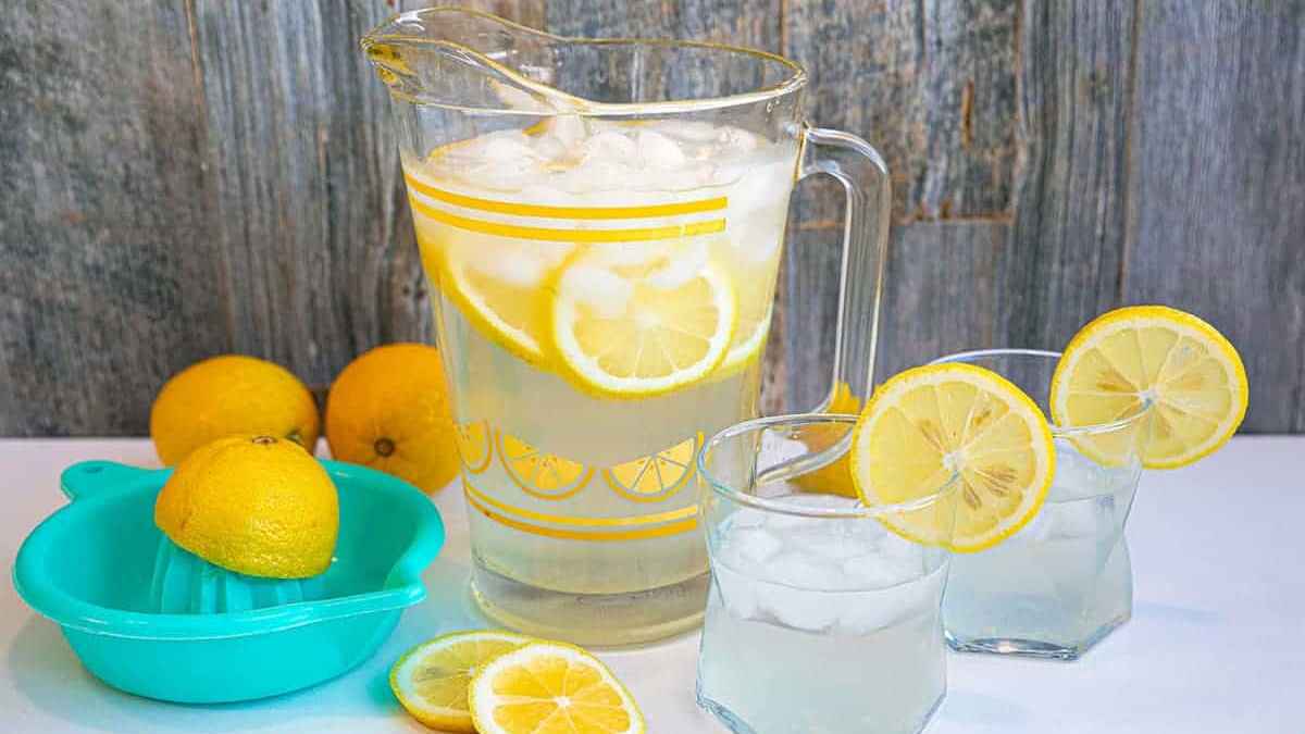 ماذا سيحدث لجسمك إذا شربت ماء الليمون لمدة 30 يوما؟