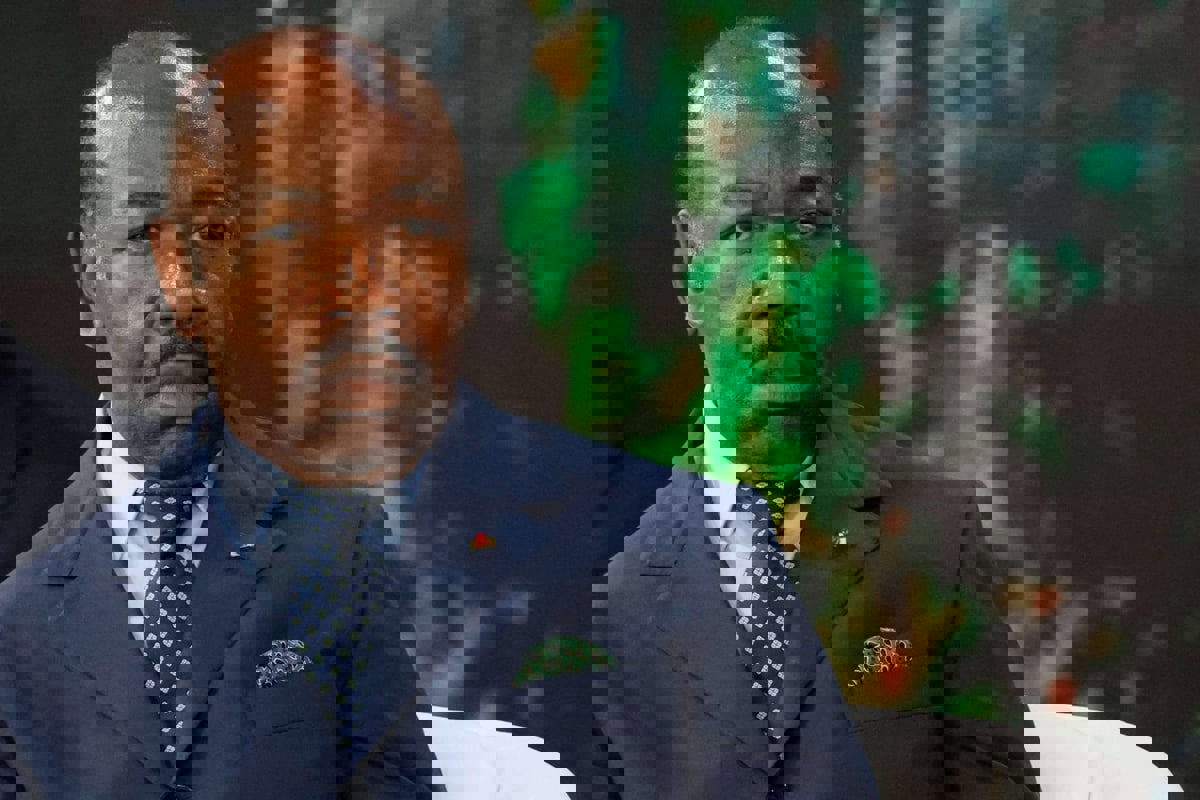 بسبب تعذيب أفراد من أسرته.. رئيس الغابون السابق يضرب عن الطعام