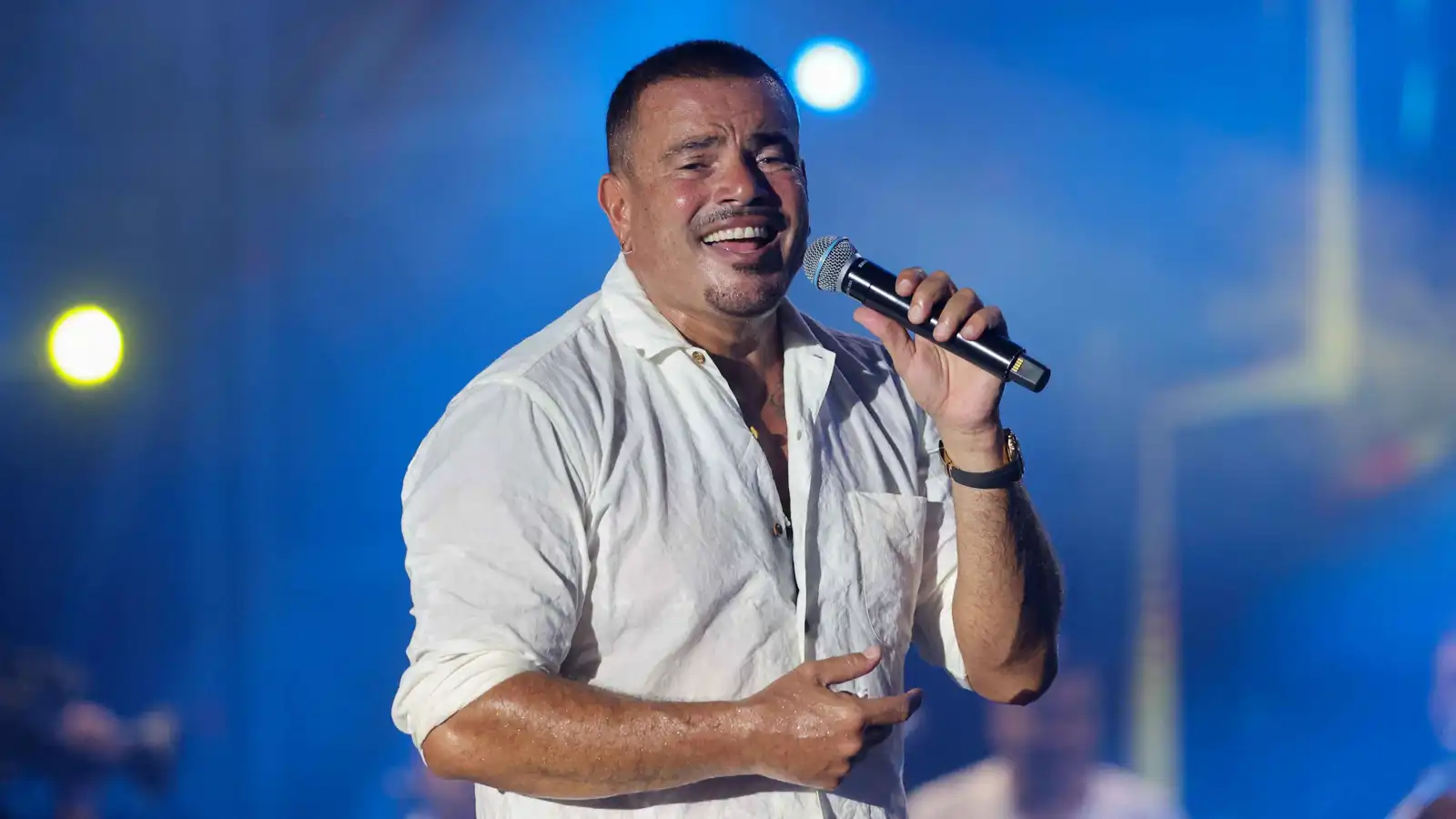 استحوذ على جوائز 2025.. عمرو دياب يتوج بلقب أفضل فنان وألبوم