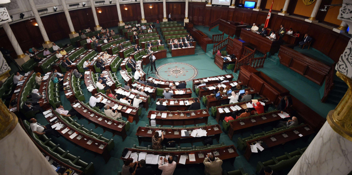 البرلمان التونسي يصادق على التغيير الوزاري الذي اقترحه الشاهد