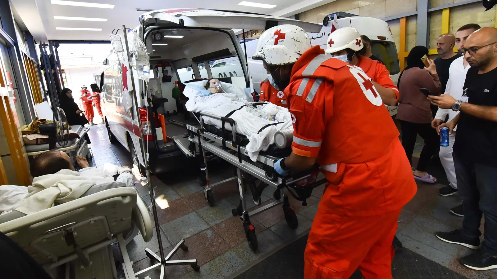 لبنان.. قصف إسرائيلي يستهدف مستشفى في بنت جبيل