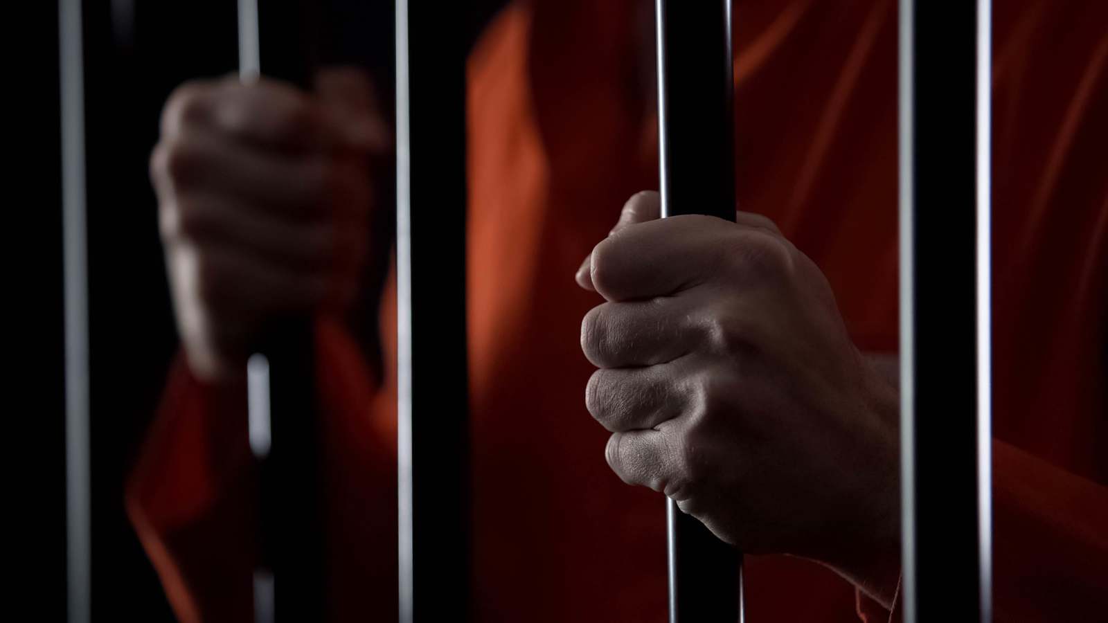 الجزائر.. السجن 7 سنوات لمتهم بتصوير 7 آلاف امرأة لأعمال "الشعوذة"