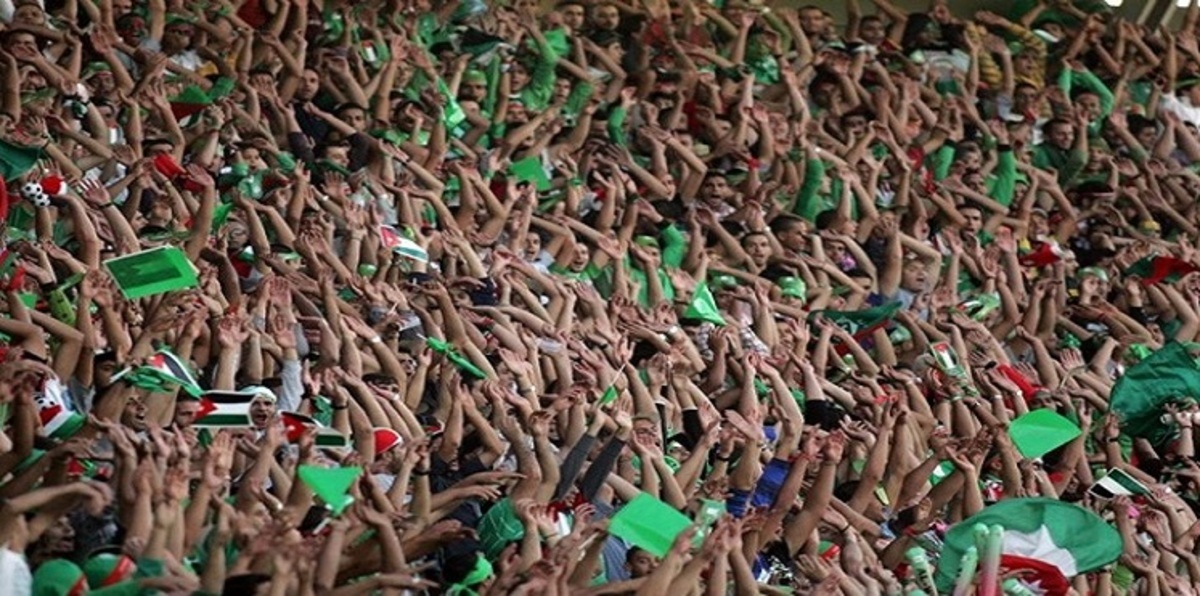 جمهور الوحدات الأردني يردد الأذان ردًا على قرار إسرائيل (فيديو)