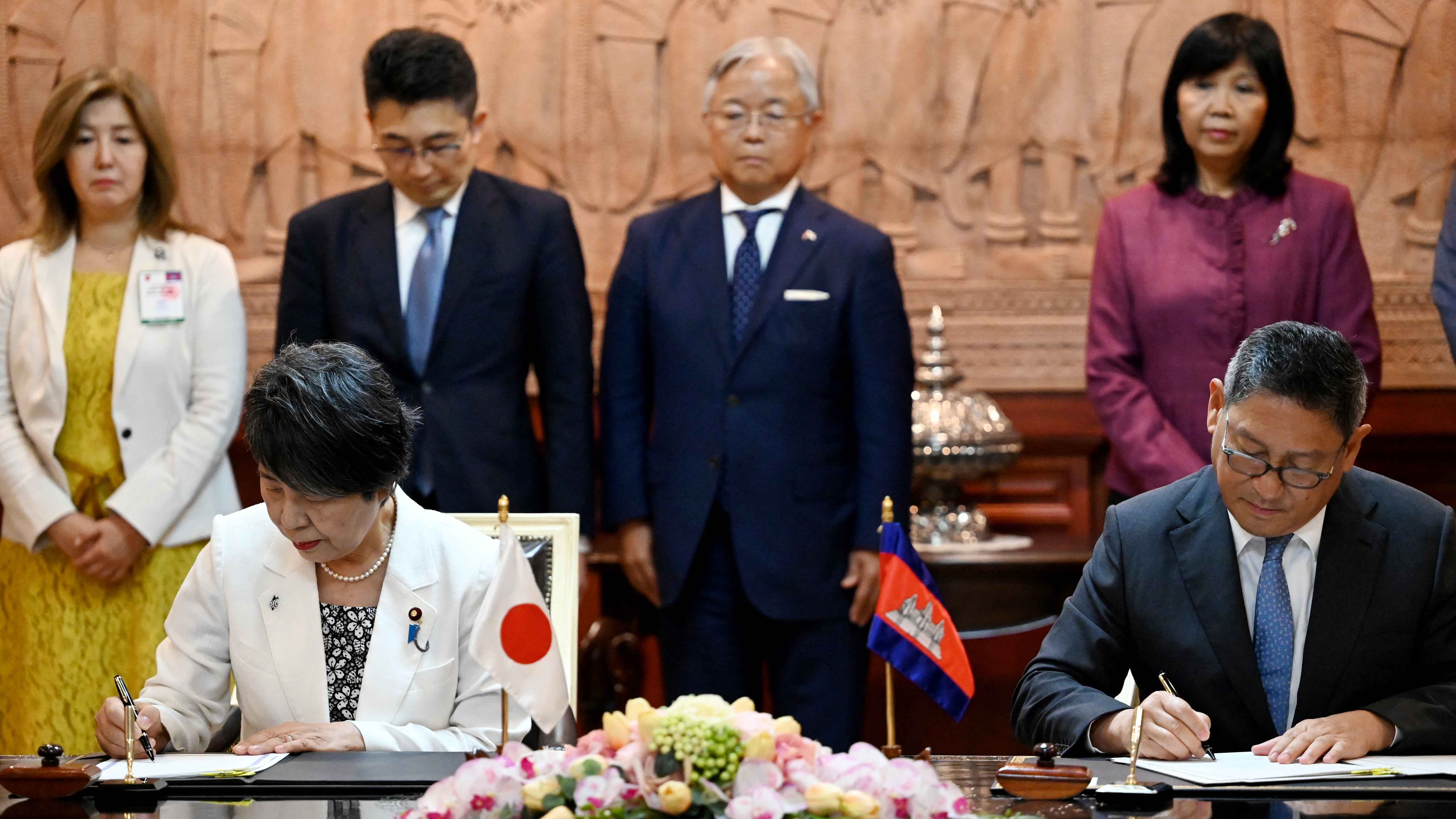 اليابان وكمبوديا تبحثان عن "الألغام" في أوكرانيا