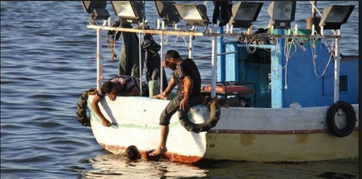 البحرية الليبية تفرج عن 31 صيادًا تونسيًا