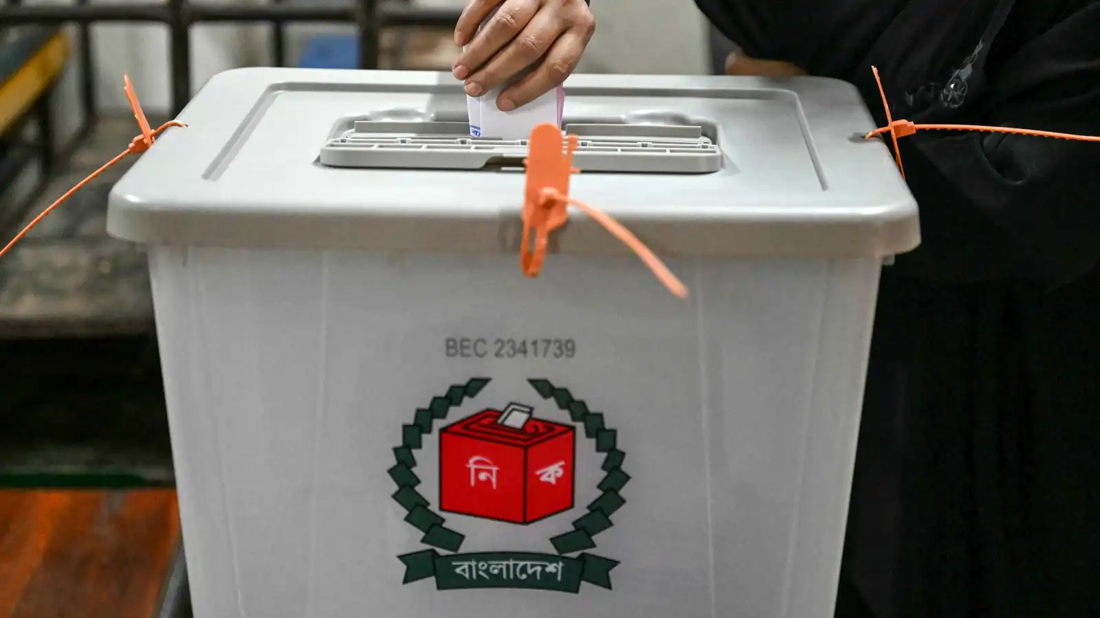 بنغلادش تبدأ أول انتخابات "مفصلية" منذ الإطاحة بالشيخة حسينة