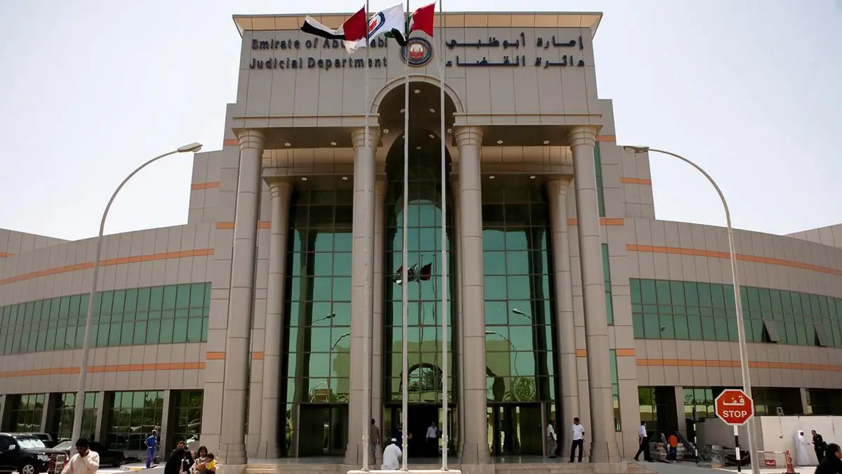 الإمارات.. صورة على الشاطئ تكلف امرأة 40 ألف دولار