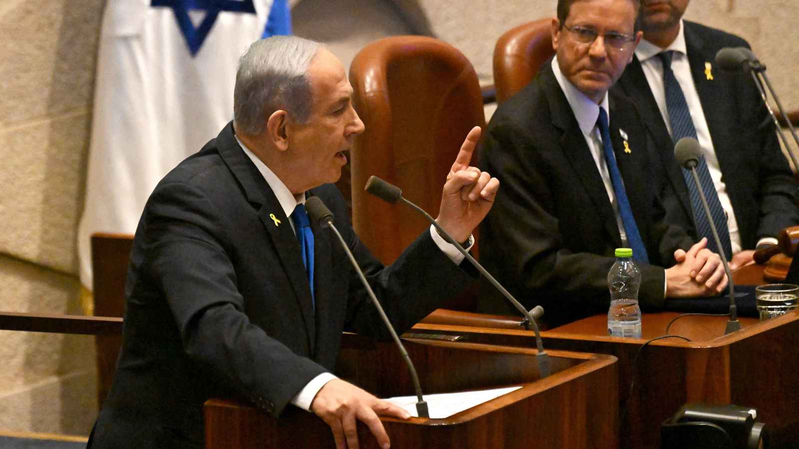 بعد قرار حظرها.. نتنياهو يطالب بمحاسبة موظفين في الأونروا