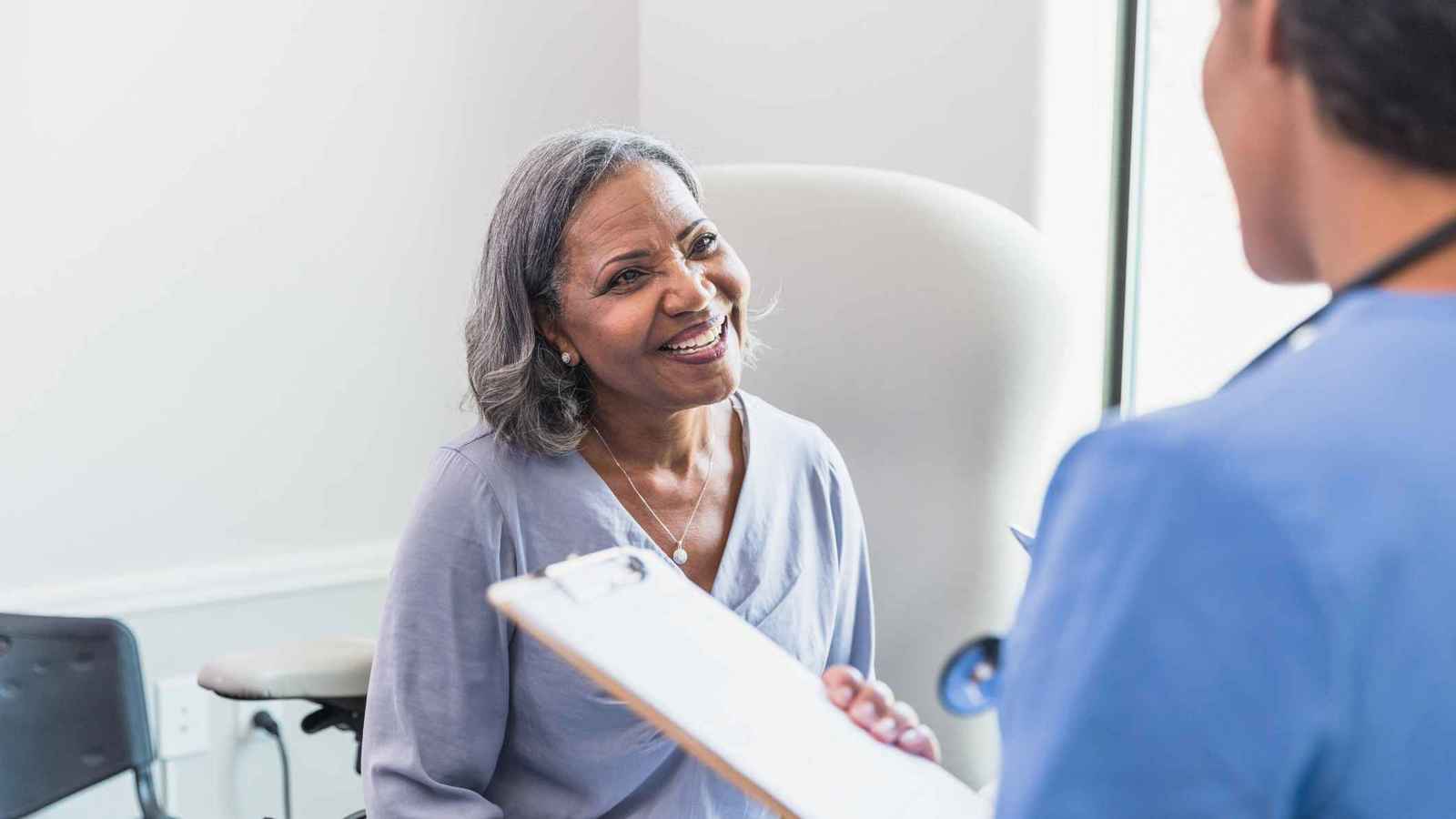 دراسة: تقلبات ضغط الدم تُسرع بشيخوخة الدماغ