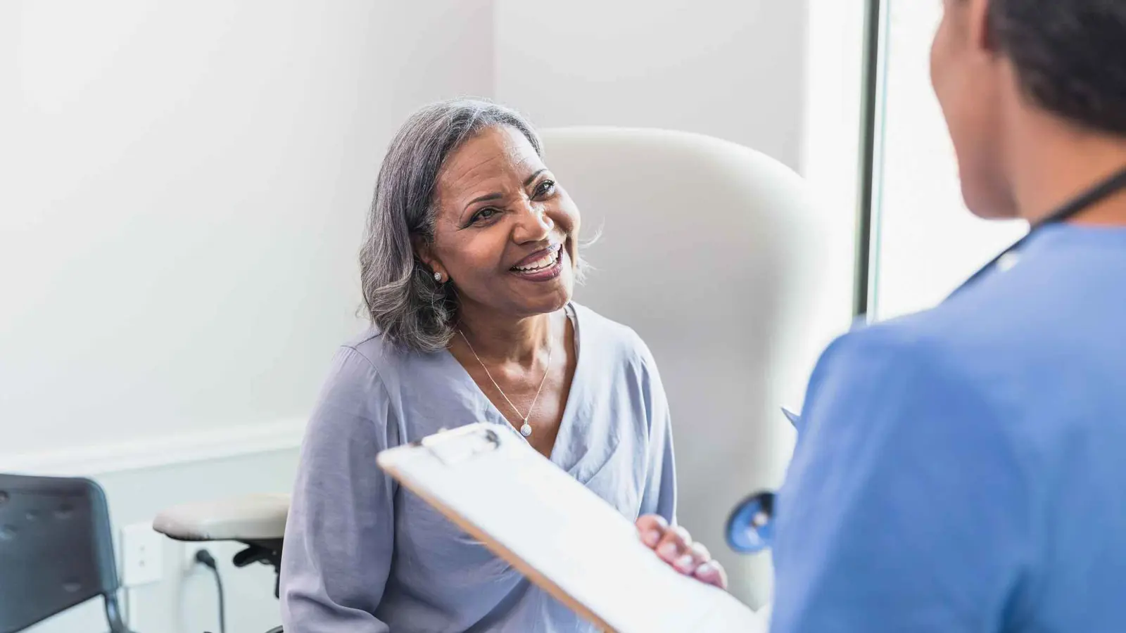 دراسة: تقلبات ضغط الدم تُسرع بشيخوخة الدماغ