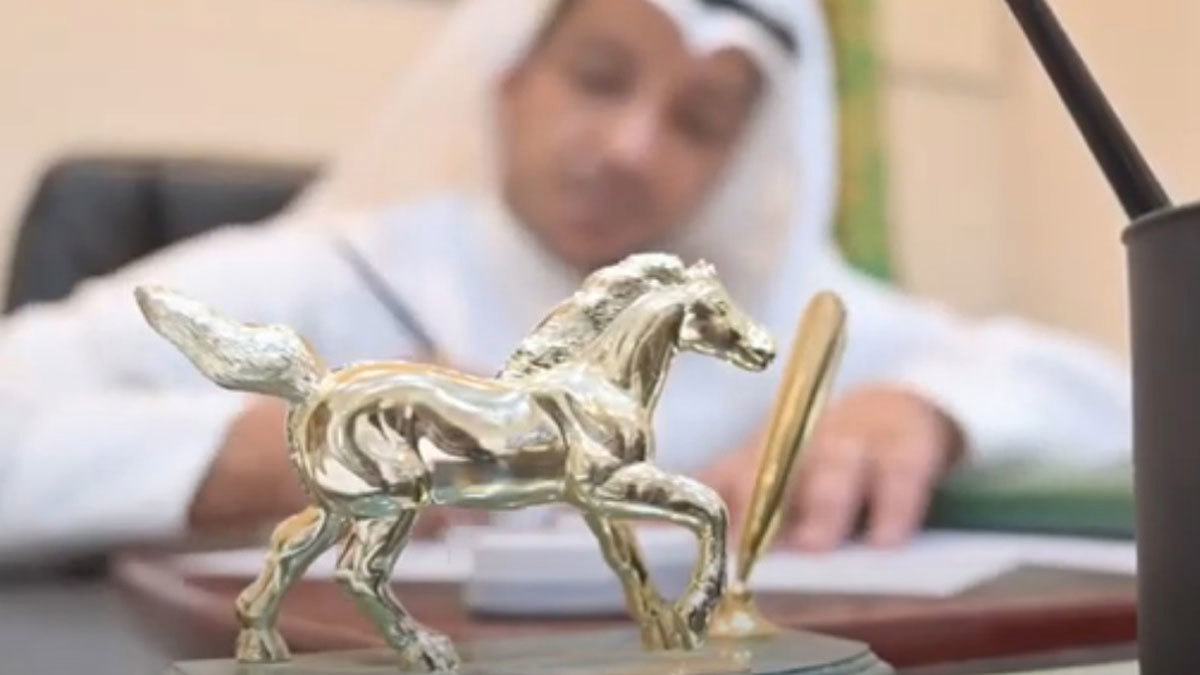 فيلم لعادل إمام يدفع جامعيا سعوديا لتحويل تخصصه من الطب إلى المحاماة (فيديو)