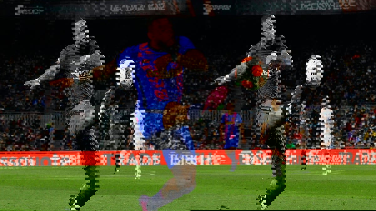 سبورت: برشلونة يفكر في بيع ديباي.. وماركوس ألونسو يفتح الباب أمام الانتقال لكامب نو