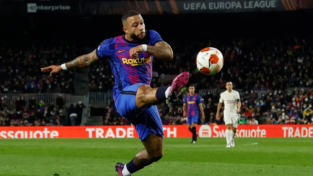 سبورت: برشلونة يفكر في بيع ديباي.. وماركوس ألونسو يفتح الباب أمام الانتقال لكامب نو