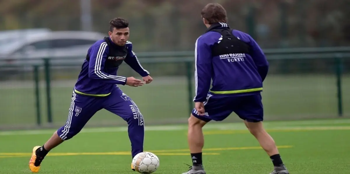 أندرلخت يطلب شراء لاعب الأهلي المصري رسميًا