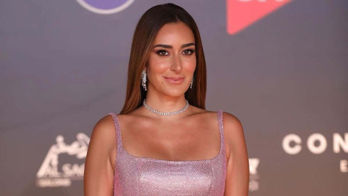 أمينة خليل تحذف صورة لأسماء جلال.. ما القصة؟