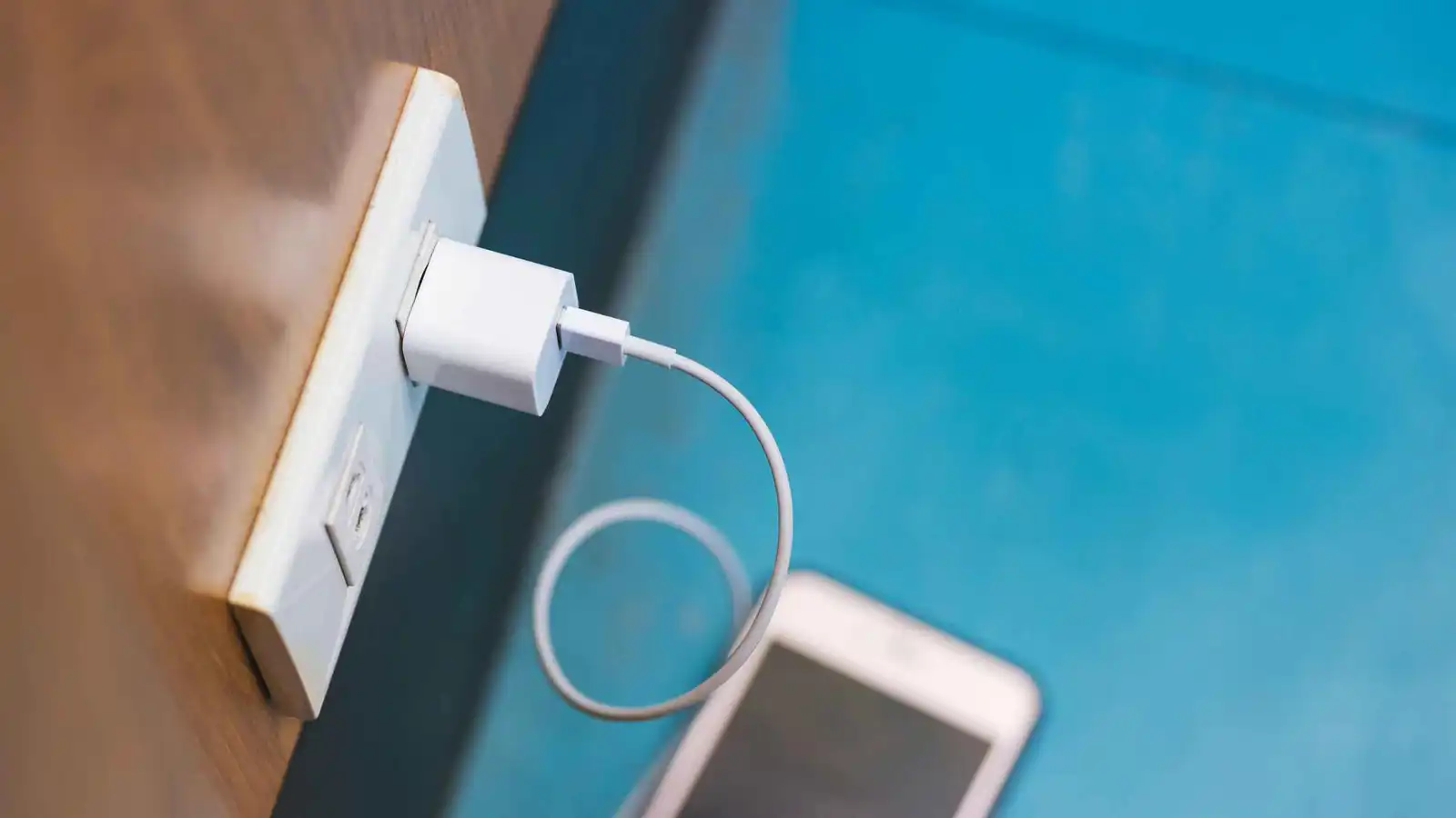 مصر.. امرأة تنهي حياة زوجها بطعنة بسبب "شاحن المحمول"