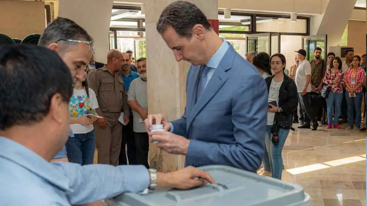 بشار الأسد يدلي بصوته في انتخابات مجلس الشعب السوري (صور)