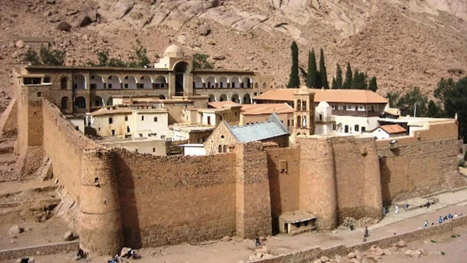 مصر.. ما حقيقة هدم أقدم أديرة العالم؟ (فيديو)