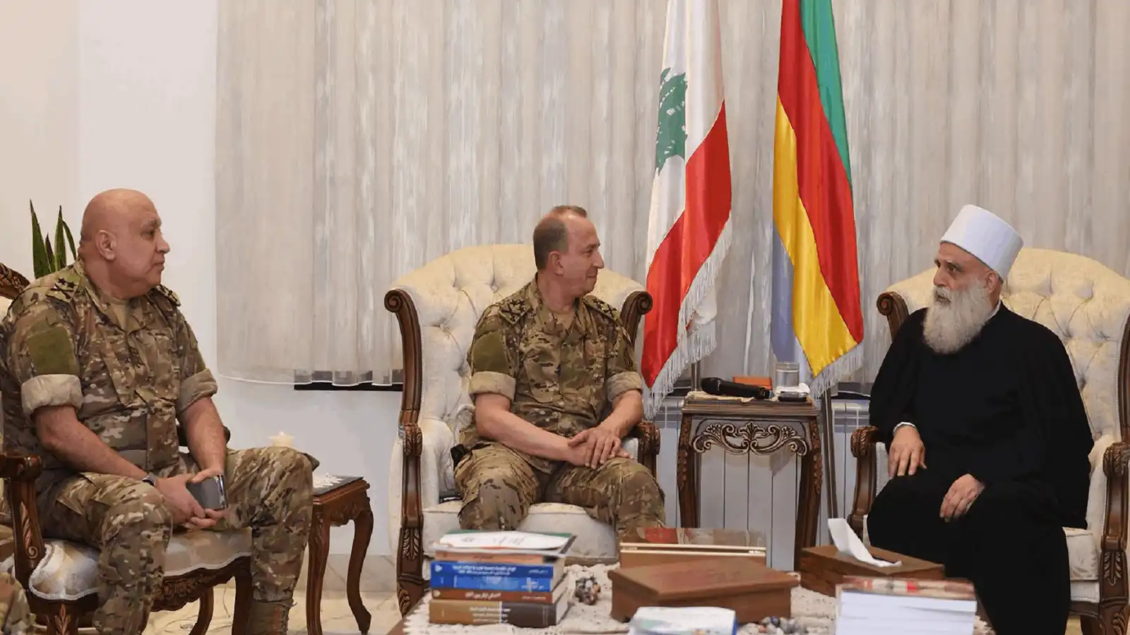 شيخ عقل طائفة الدروز بلبنان يدعو إلى وأد الفتنة في السويداء