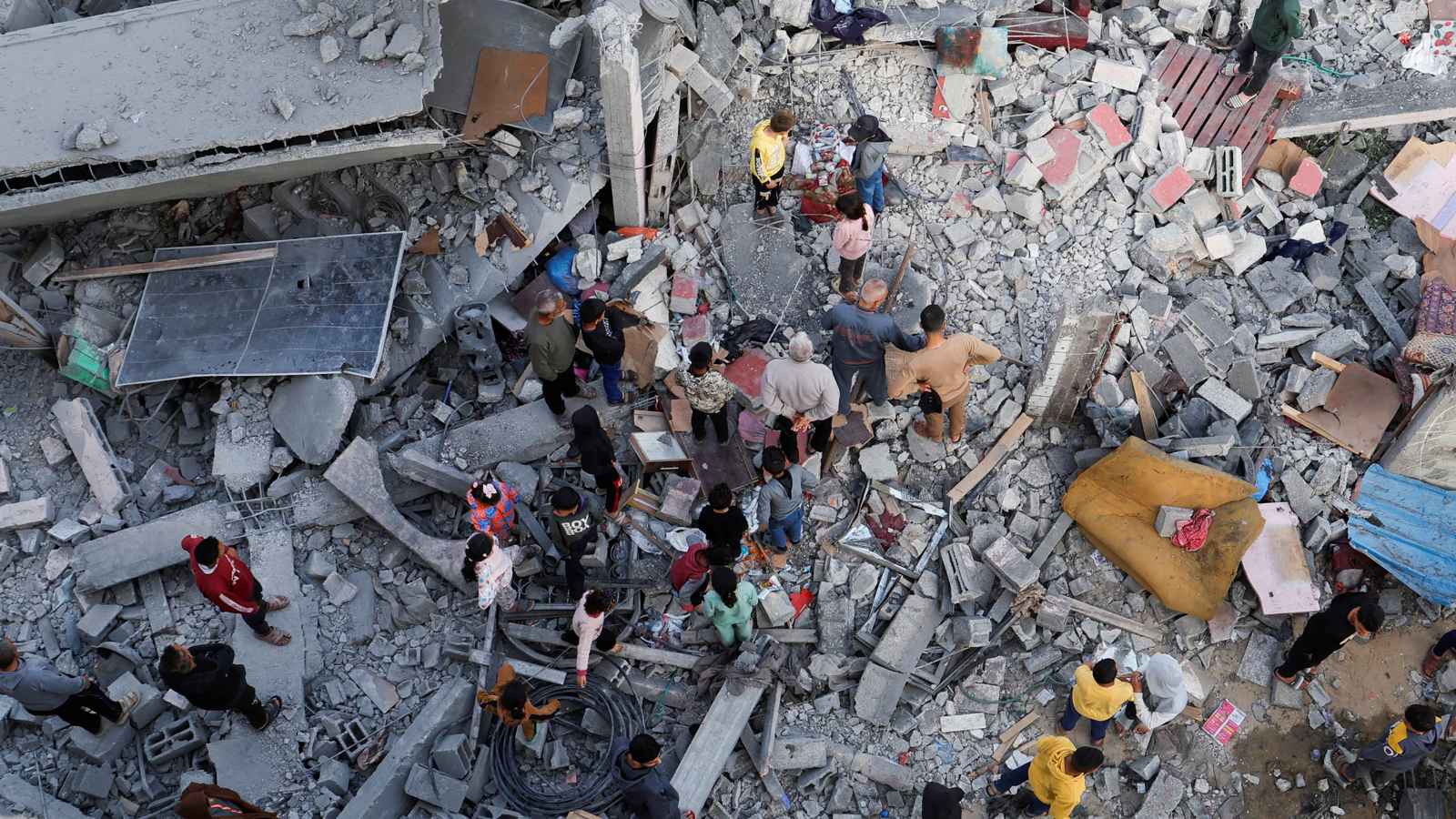 إسرائيل تتهم حماس باستخدام المدنيين دروعا بشرية