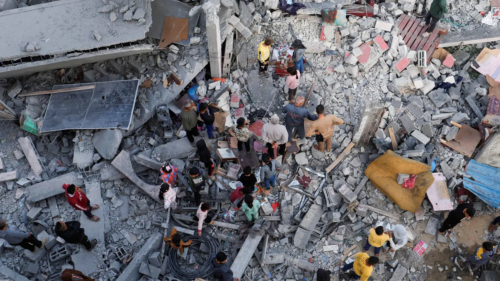 إسرائيل تتهم حماس باستخدام المدنيين دروعا بشرية