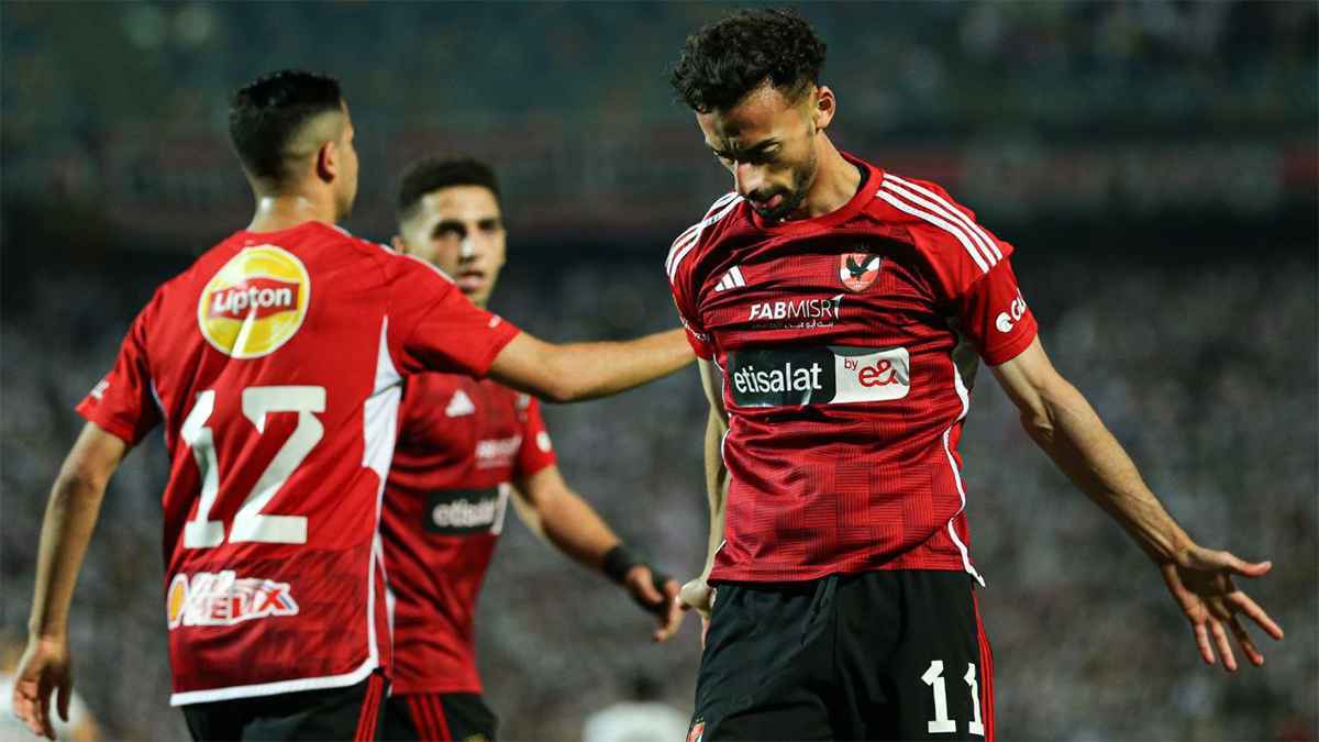 مكالمة رسمية.. الأهلي المصري يفاجئ أحمد عبد القادر
