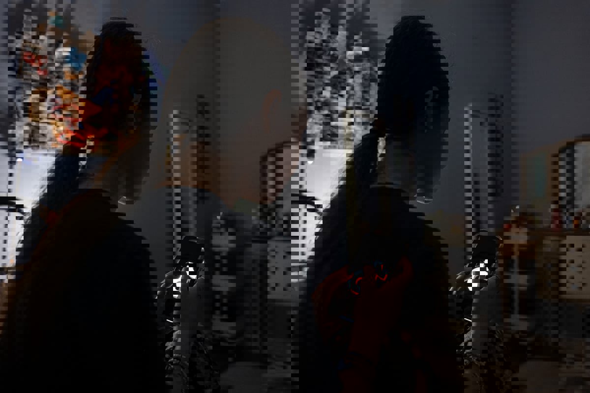 4 إستراتيجيات لمكافحة إفراط استخدام المراهقين للهواتف الذكية 