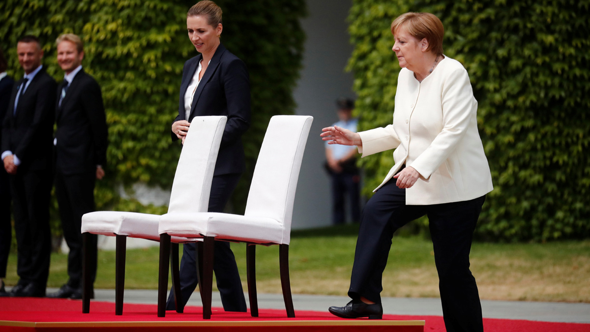 نوبات ارتعاش ميركل تذكي الجدل بشأن تسليم السلطة في ألمانيا