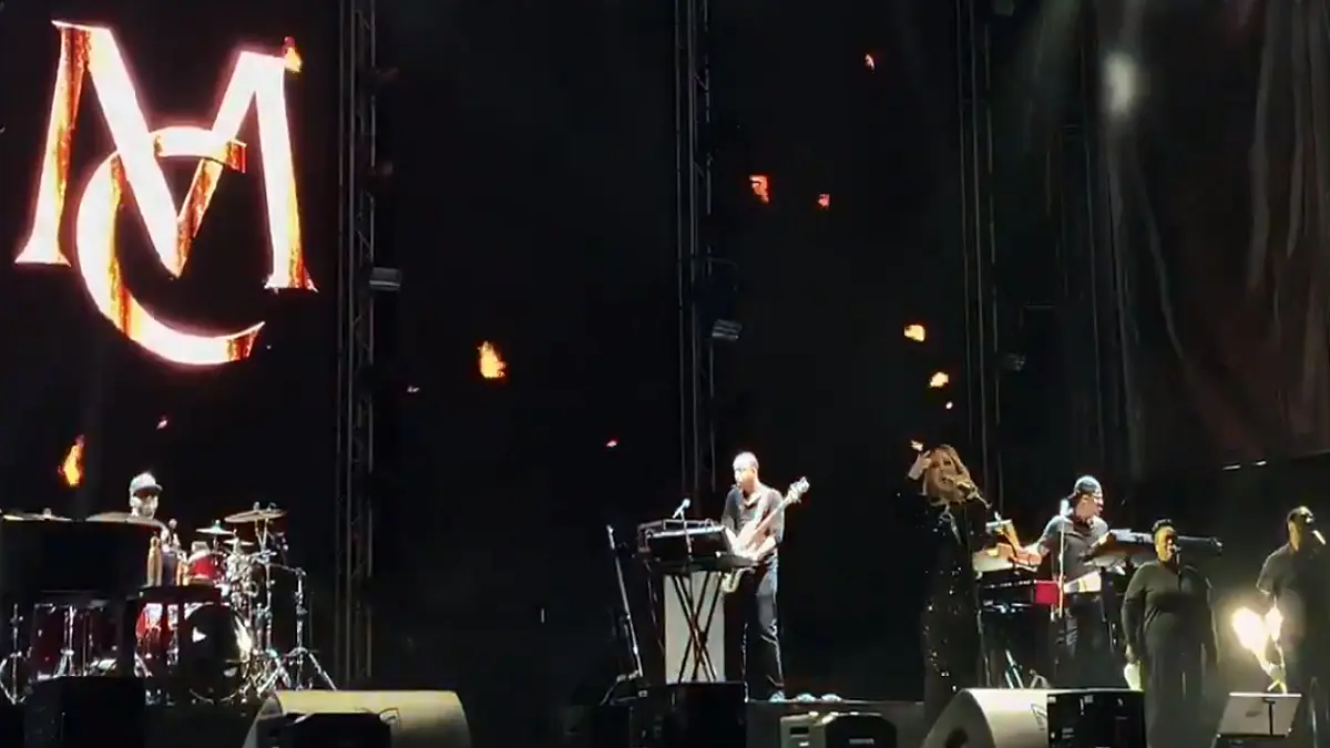 بالفيديو.. شاهد ملابس ماريا كيري في أول حفل فني لها بالسعودية