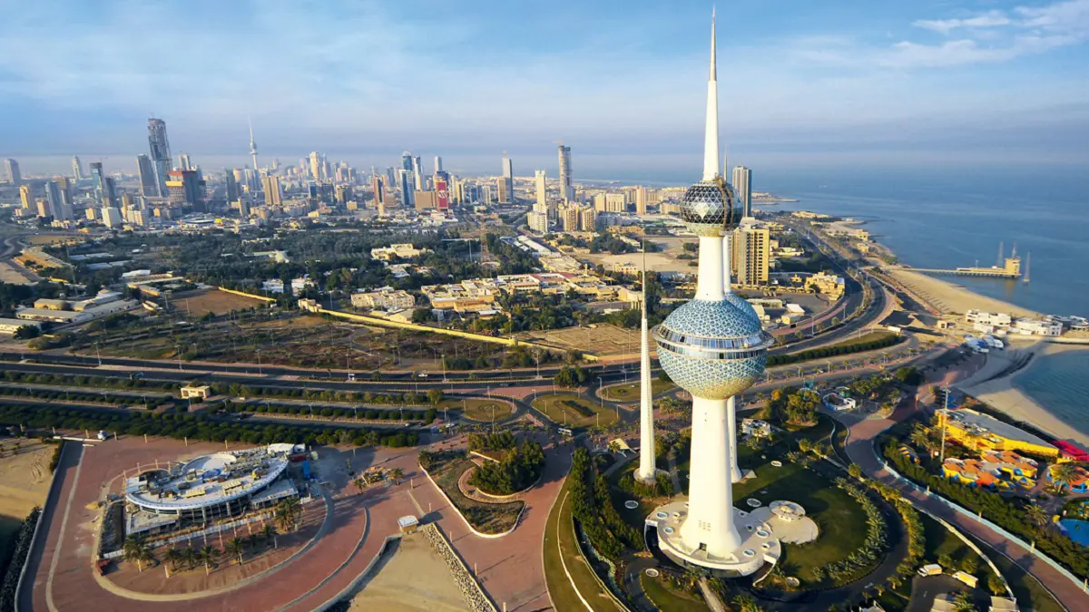 شاب في الكويت يتهم فتاة بخدش حيائه داخل المصعد