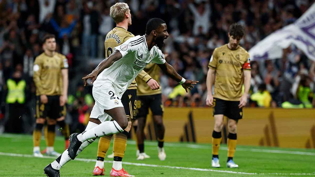 سجود ودعاء.. كيف احتفل روديغر بإنقاذ ريال مدريد؟ (فيديو)