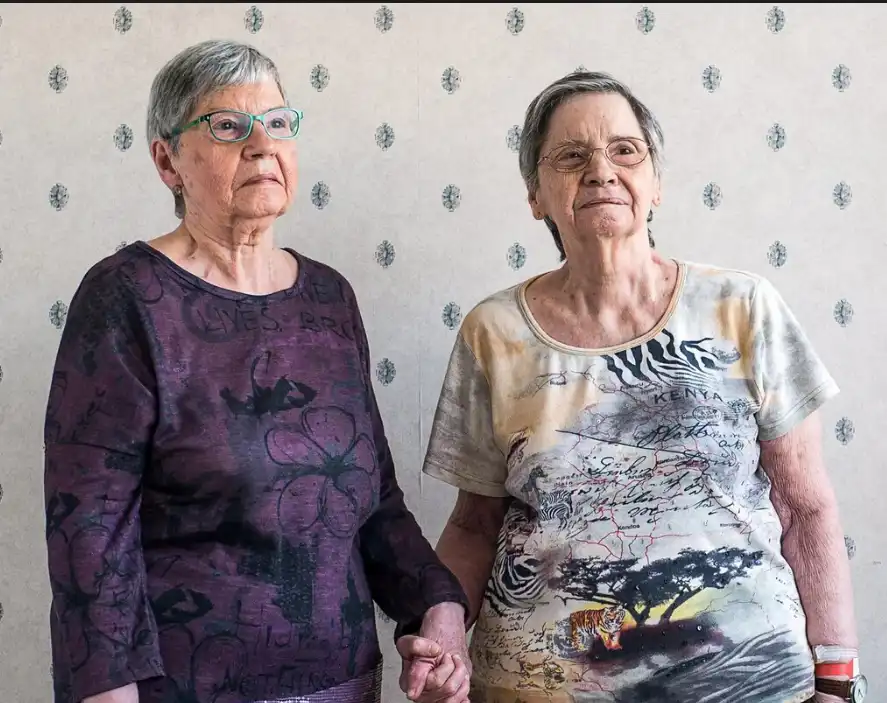 أحد التوائم الخمس