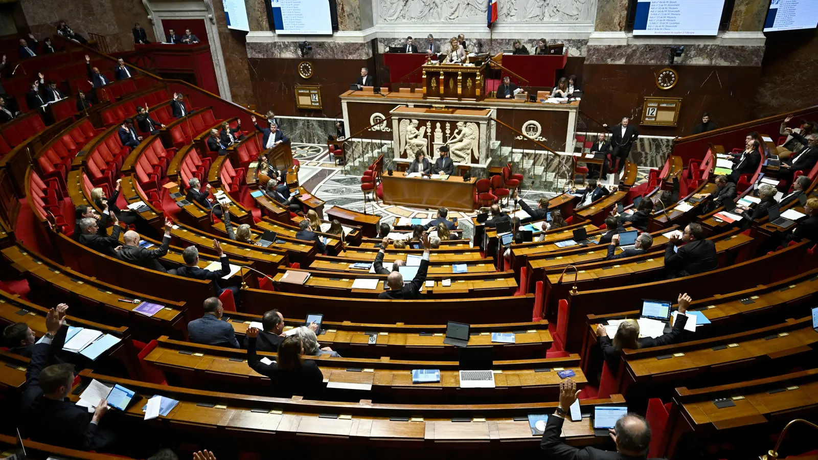 البرلمان الفرنسي يصوت لصالح دعم أوكرانيا.. ماذا وراء القرار؟